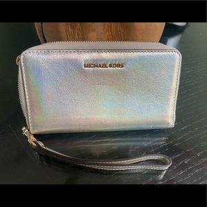 I have never used it. Brand new without tags.